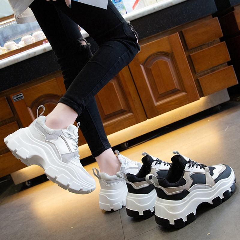 Women's Chunky Sneakers - aprasi