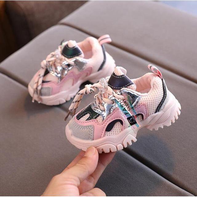Sport sneakers - aprasi