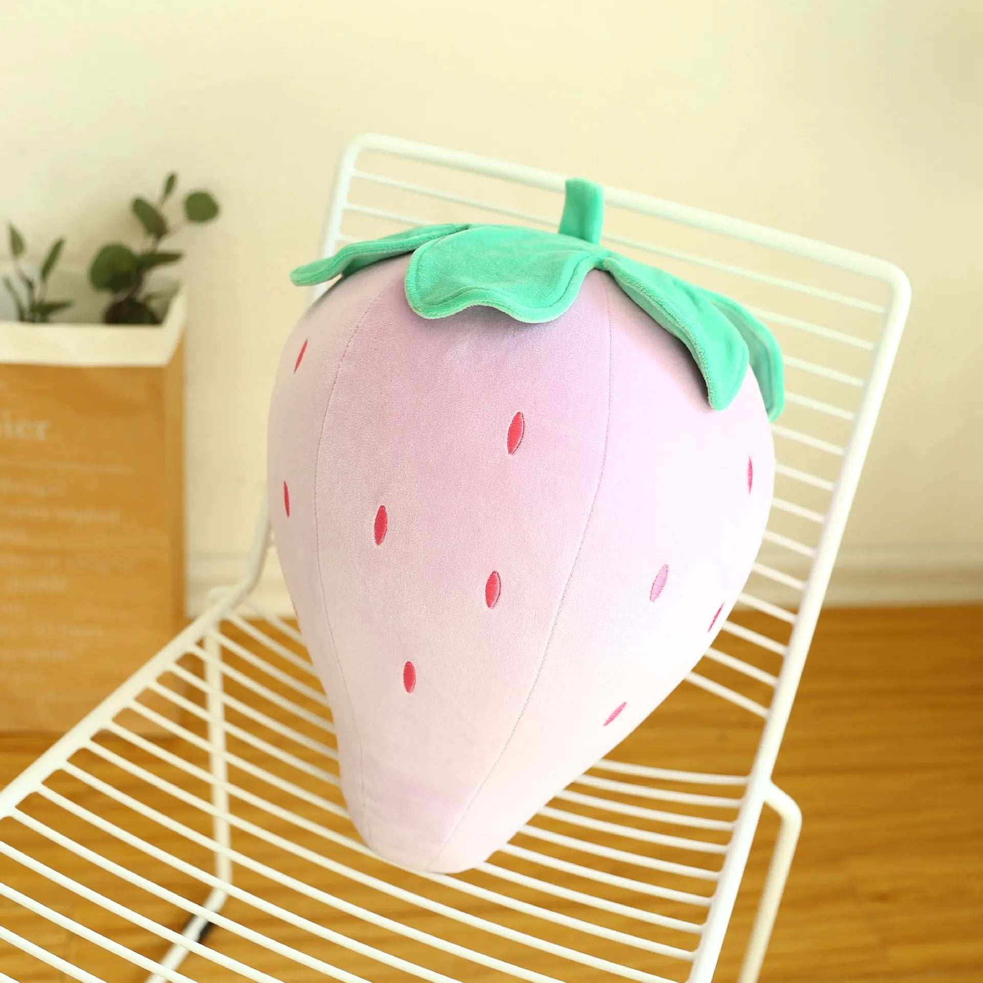 25cm strawberry plush toy size comparison hand reference
