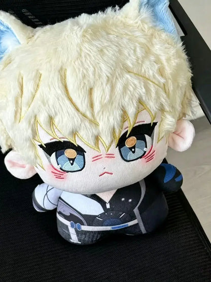 Close-up of Lee plush face and stitched details