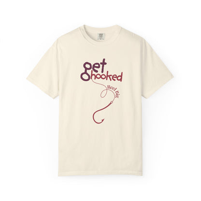 Close-up of the vintage looping fishing hook graphic on the hooked tee.
