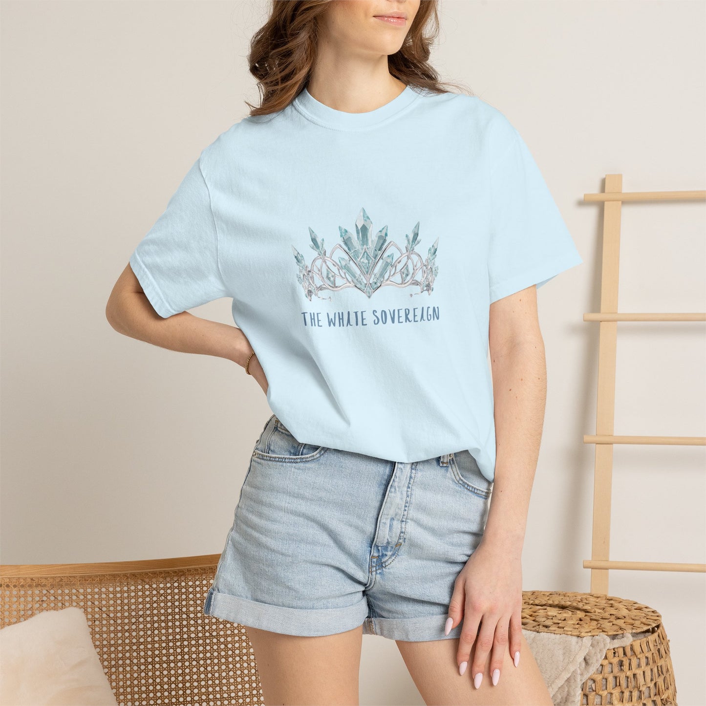 Close-up of the watercolor texture in the blue crown graphic.
