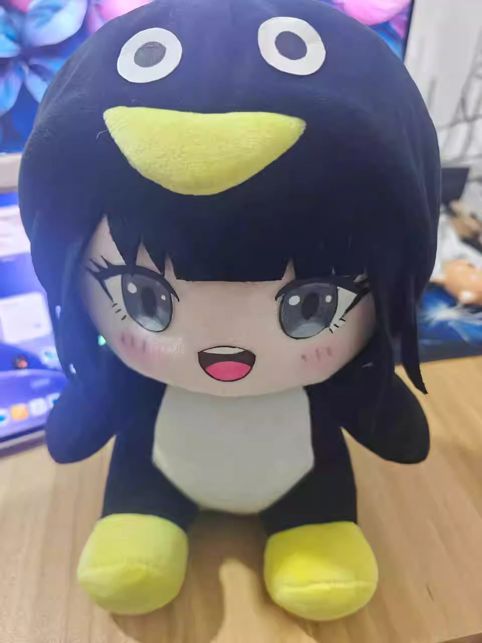 Gugugaga penguin stuffed animal size comparison next to hand, 20cm scale
