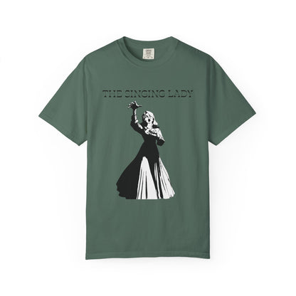 Monochrome graphic tee with a swanning operatic silhouette design
