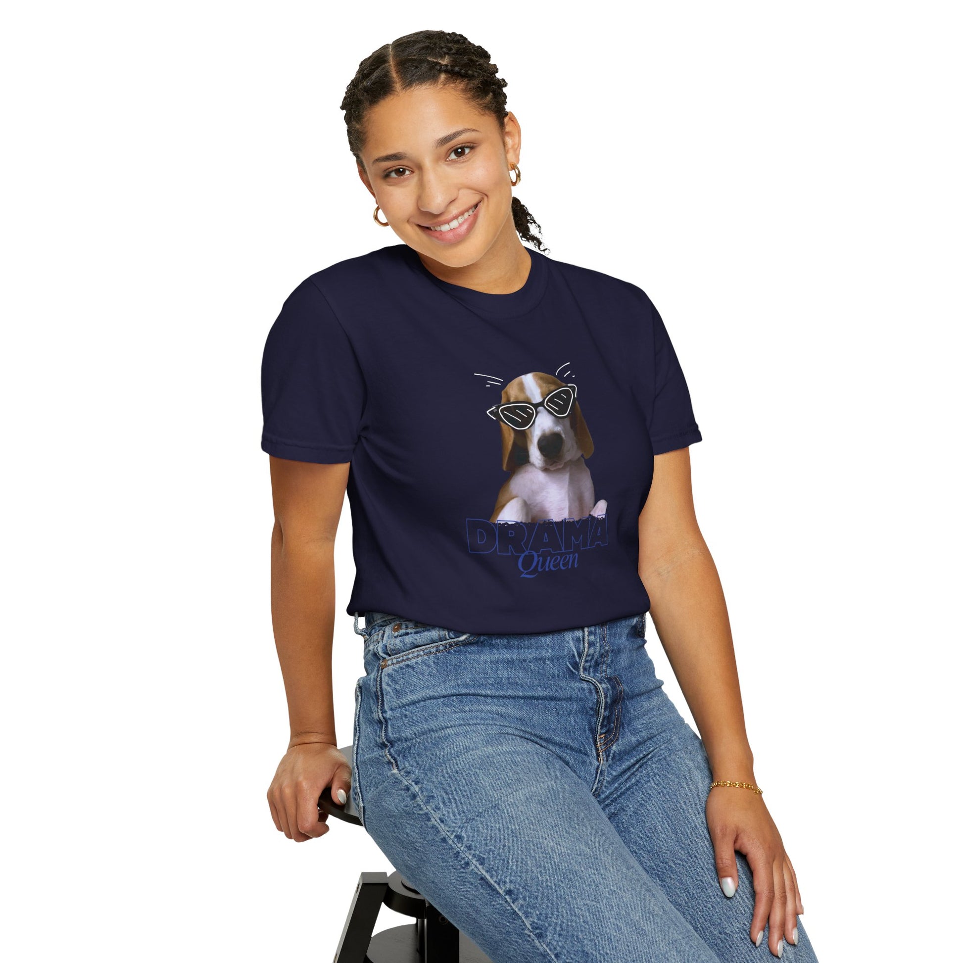 Nostalgic Queen slogan shirt with beagle in cat-eye shades graphic print