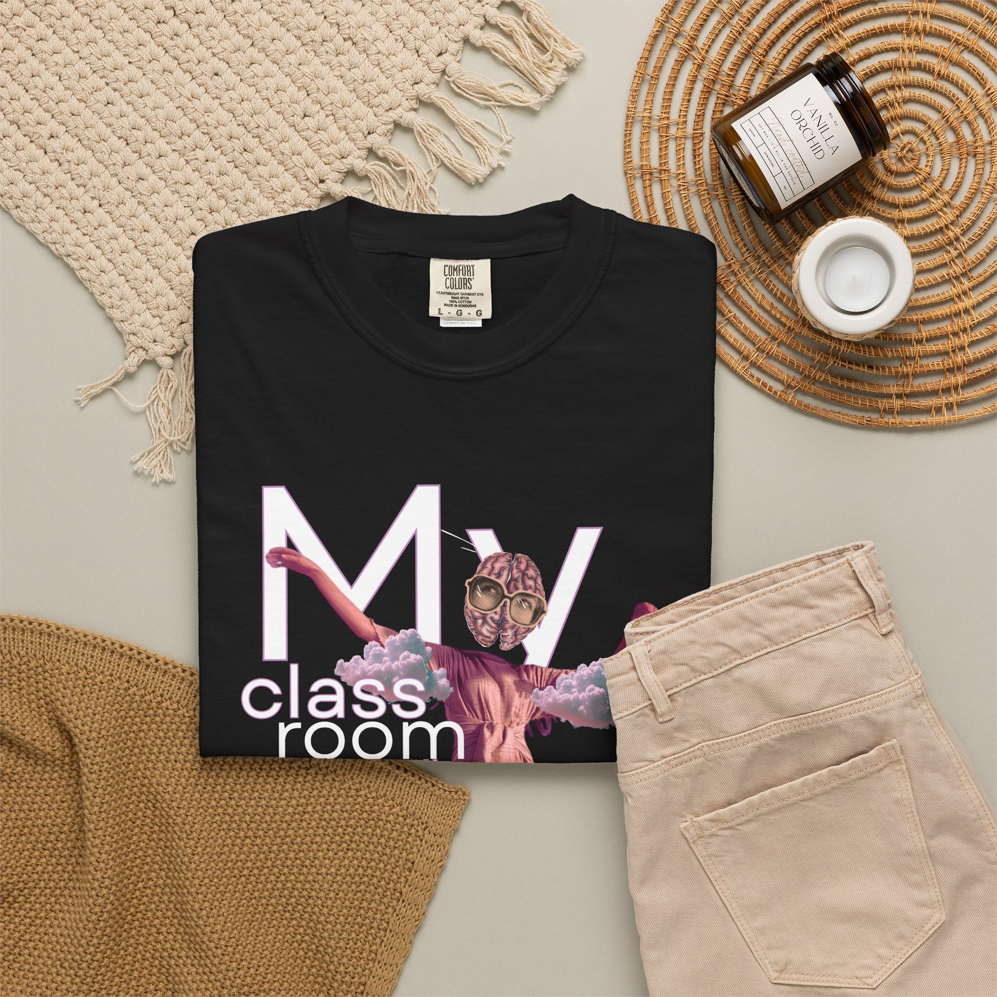 Oversized fit graphic tee with bold artistic print