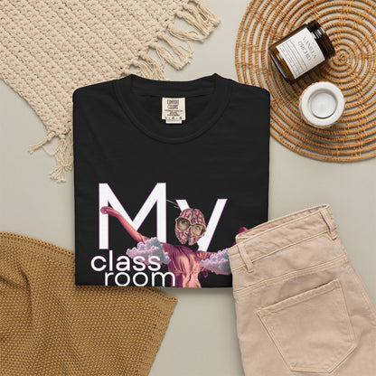 Oversized fit graphic tee with bold artistic print