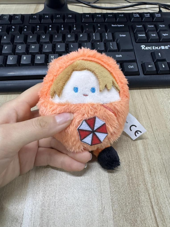 Resident Evil Leon Kennedy fan art plush orange fluffy suit detail
