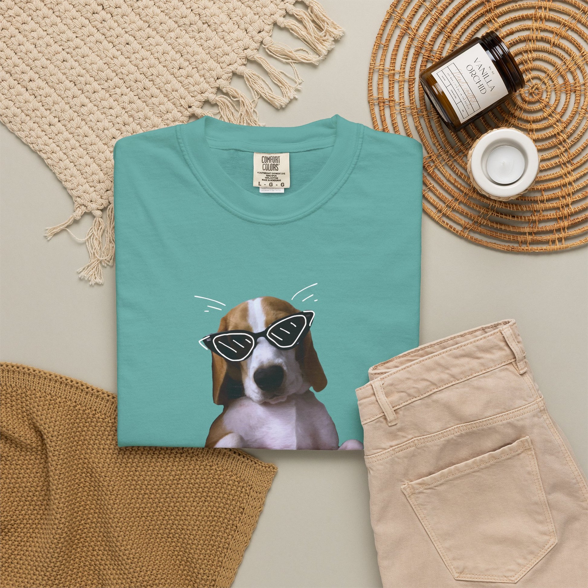 Soft heavyweight tee featuring quirky beagle in sunglasses and Queen lettering