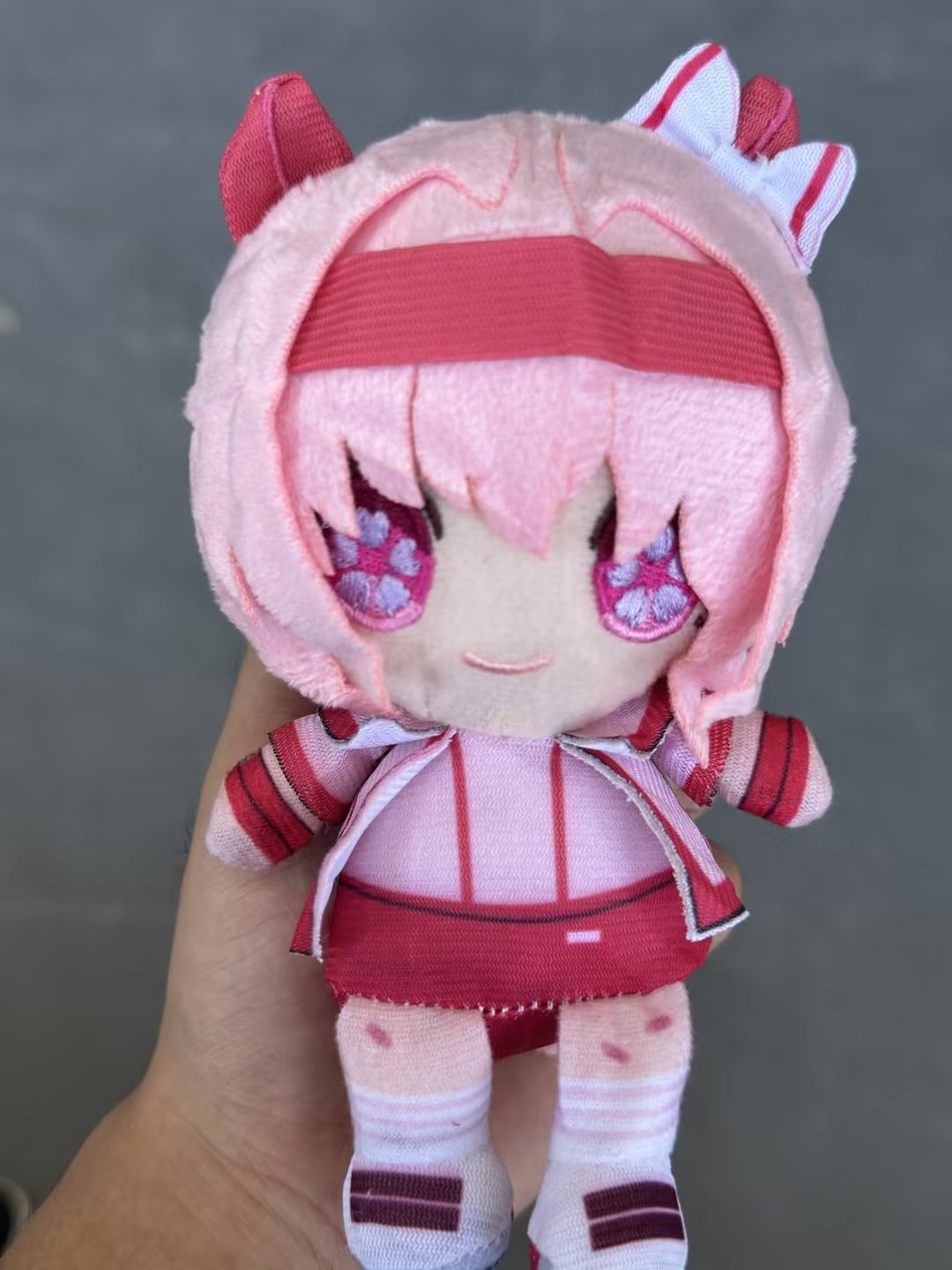 Umamusume_pretty_derby_plush_comparison_size_reference_hand_held_supplier_photo