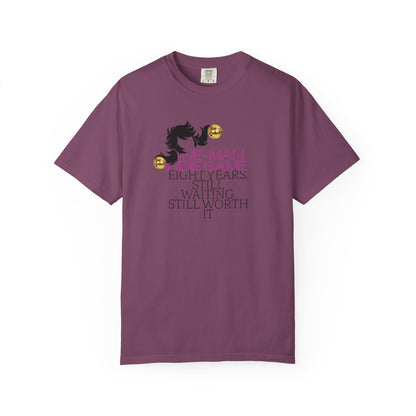 Vintage gaming t-shirt size comparison shown on different body types
