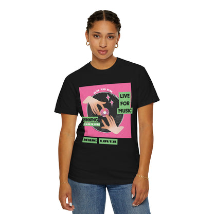 Vinyl collector gift T-shirt with retro turntable graphic