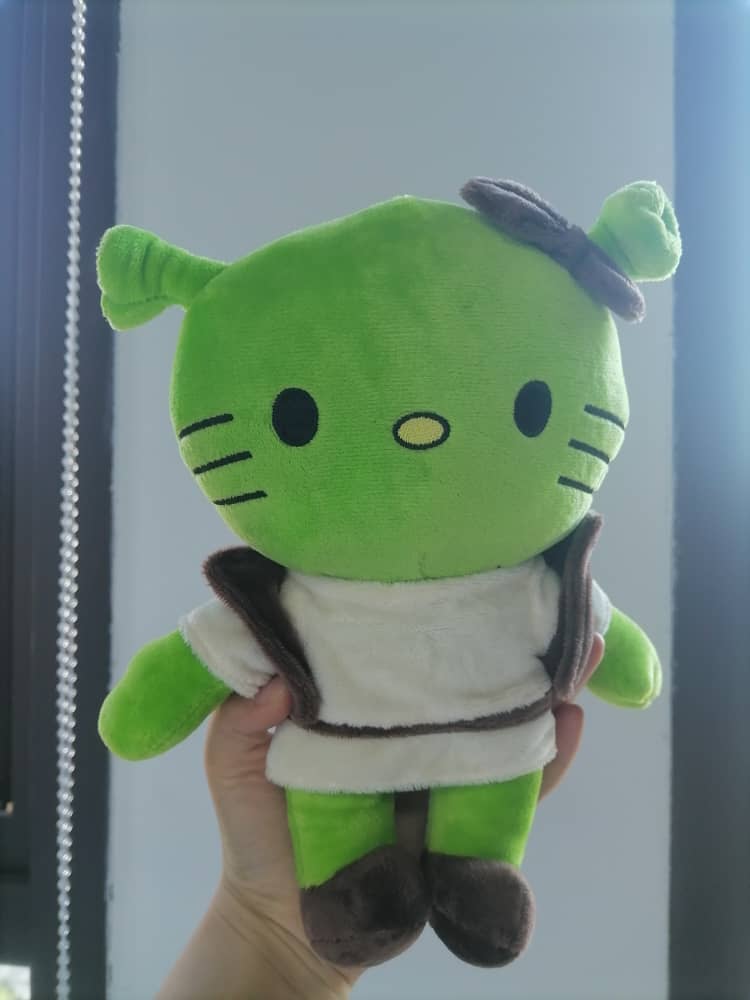 Shrek Plush in Hello Kitty Style - 26cm Kawaii Green Ogre Aesthetic Toy