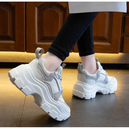 Women's Chunky Sneakers - aprasi