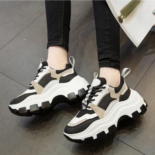 Women's Chunky Sneakers - aprasi