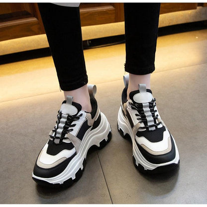 Women's Chunky Sneakers - aprasi
