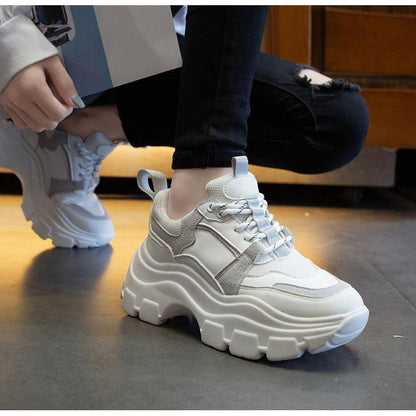 Women's Chunky Sneakers - aprasi