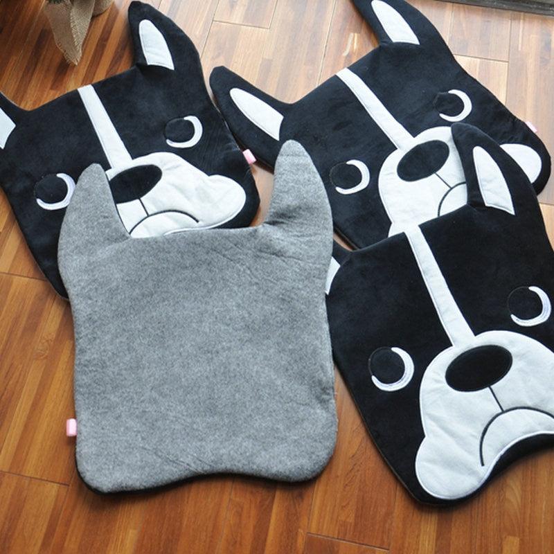 Bulldog Plush Floor Mat - aprasi